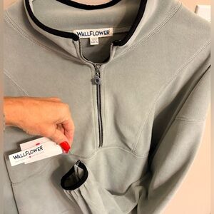 NWT Wallflower Juniors Fleece 1/4 zip